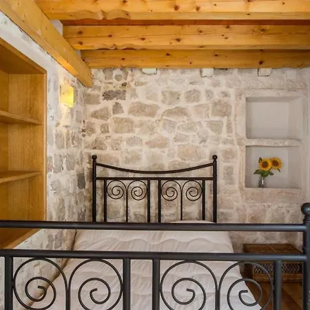 Le Galion- Two Bedroom With Partial Sea View Lägenhet